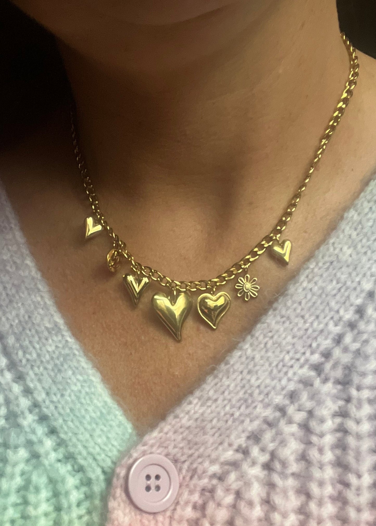 Stainless steel bedelkettingen in goud en zilver. Duurzaam, waterproof en trendy. Elke ketting heeft eigen bedels, mix en match jouw favorieten.