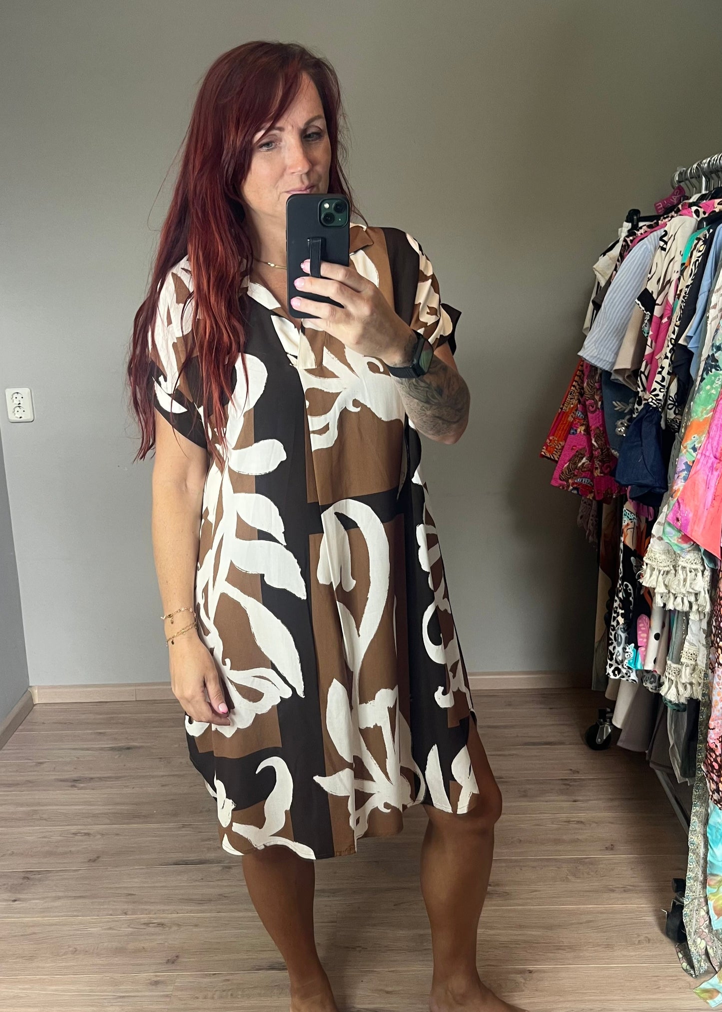 Viscose zomerjurkje met kleurrijke prints, wijd model en one size pasvorm tot maat 44, luchtig en comfortabel.