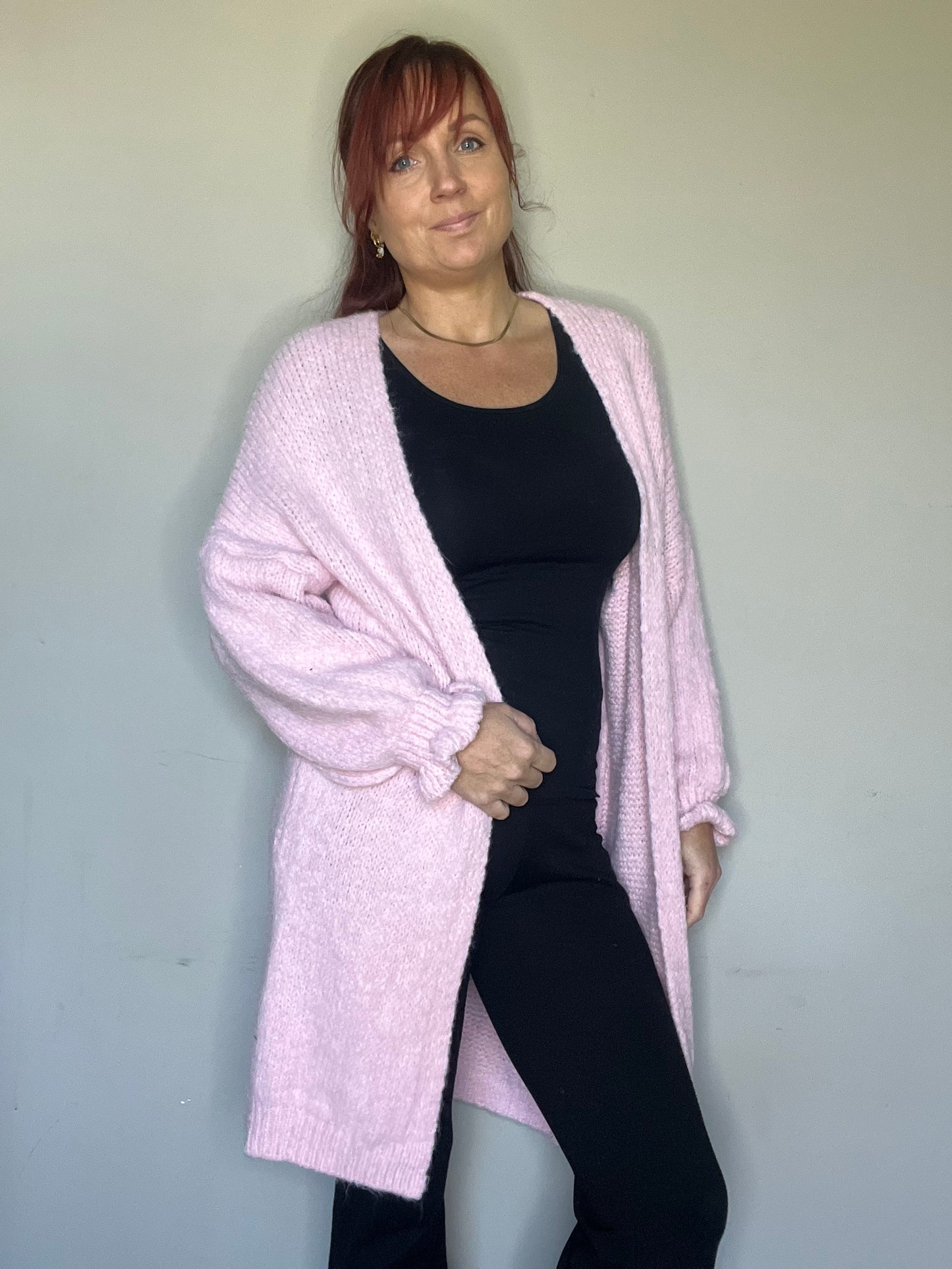 Lang vest met ruffle mouwen in groen, ecru en roze. One size tot maat 44.