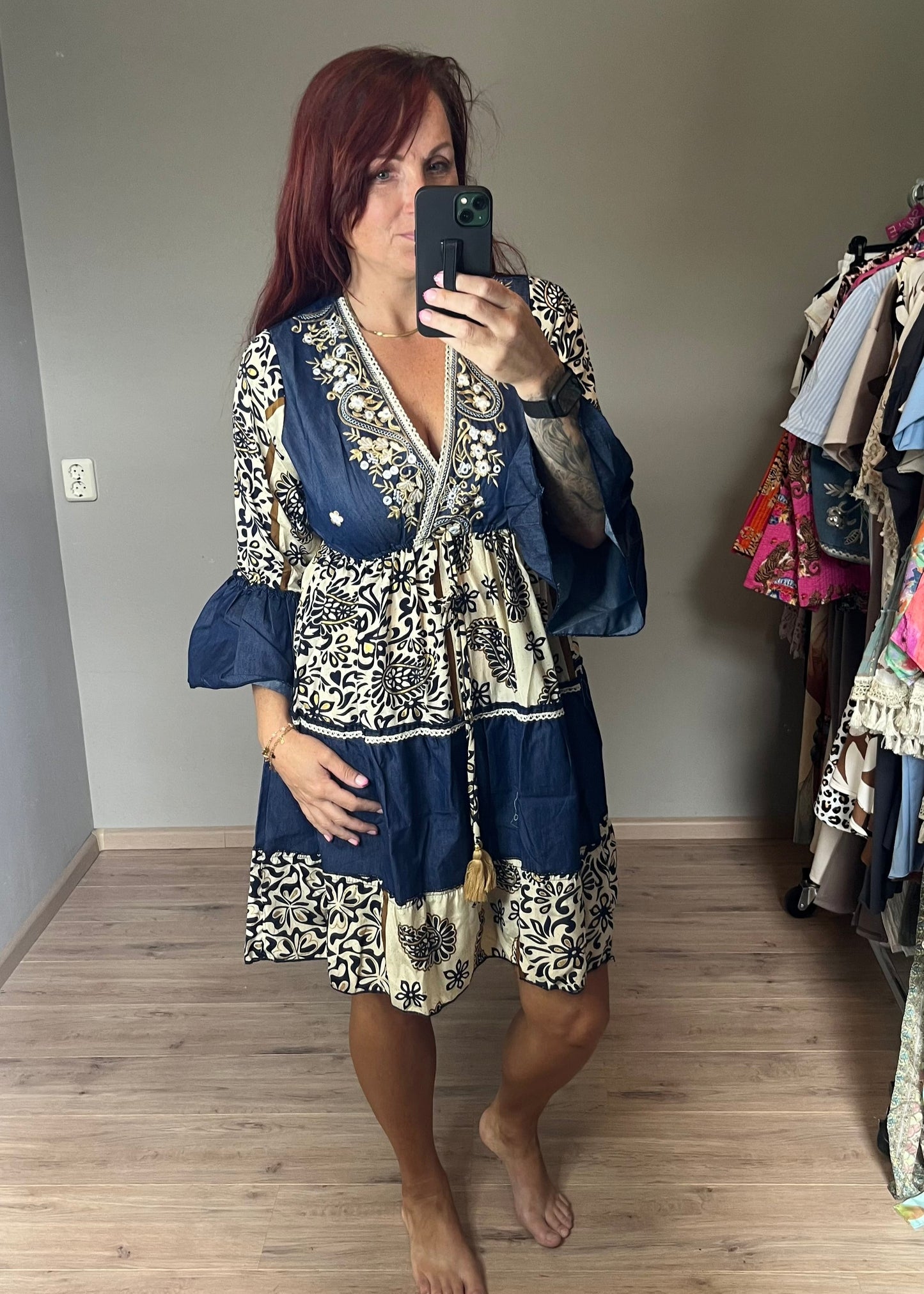 Boho damesjurkje in Ibiza stijl met blauw-beige print, viscose stof, elastiek onder de borst en 3/4 mouwen – one size tot maat 42.