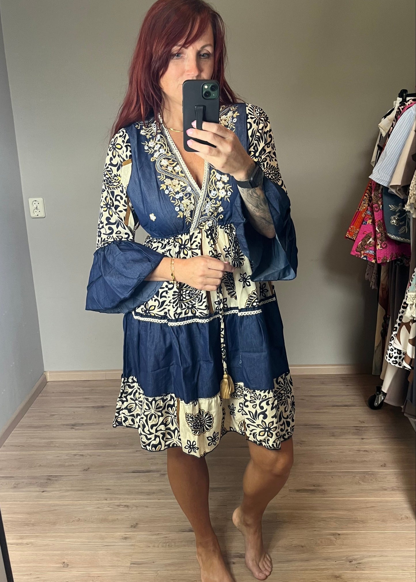 Boho damesjurkje in Ibiza stijl met blauw-beige print, viscose stof, elastiek onder de borst en 3/4 mouwen – one size tot maat 42.