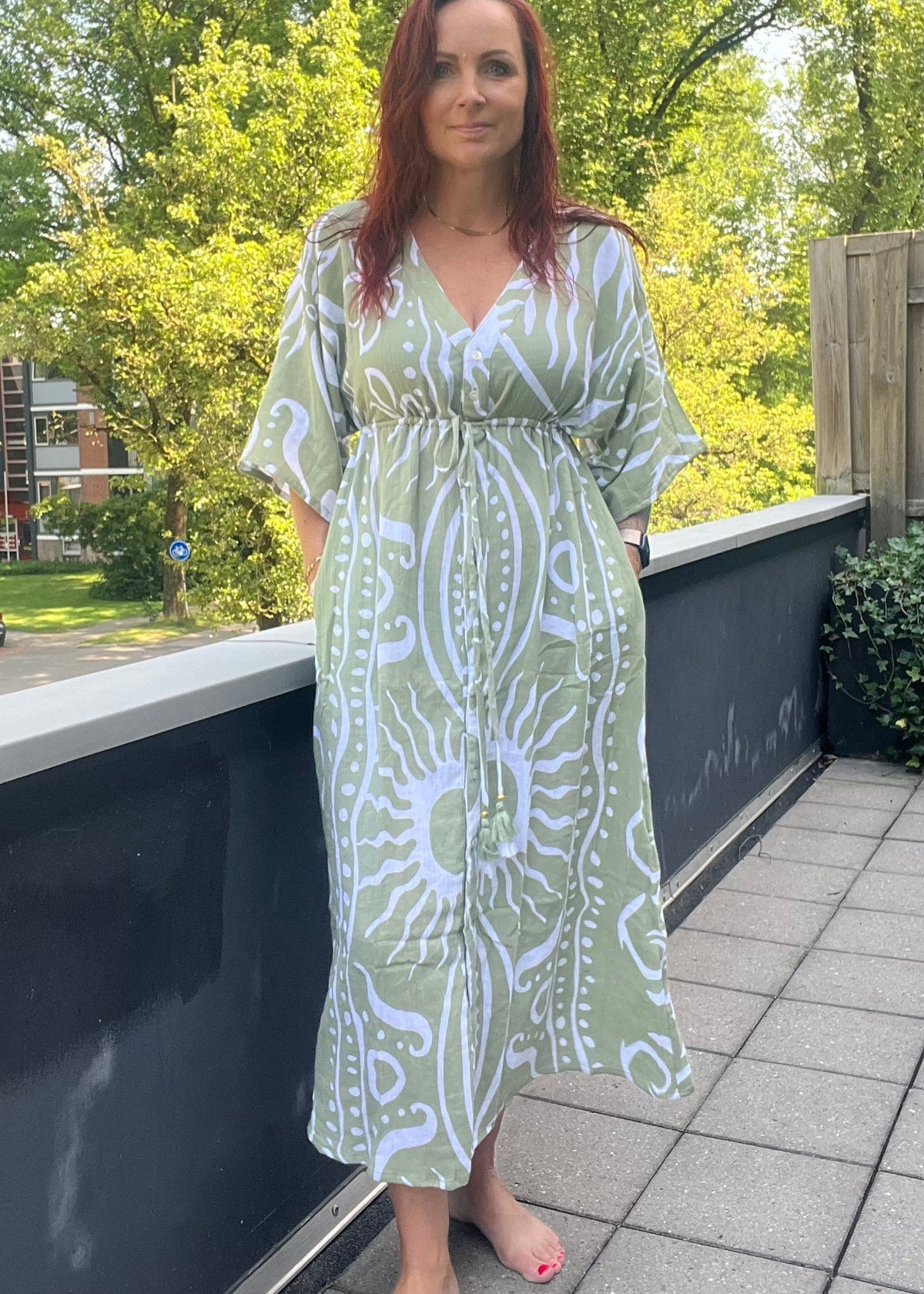 Luchtige katoenen maxi jurk met print voor dames in groen, beige en zwart | Piek Fashion