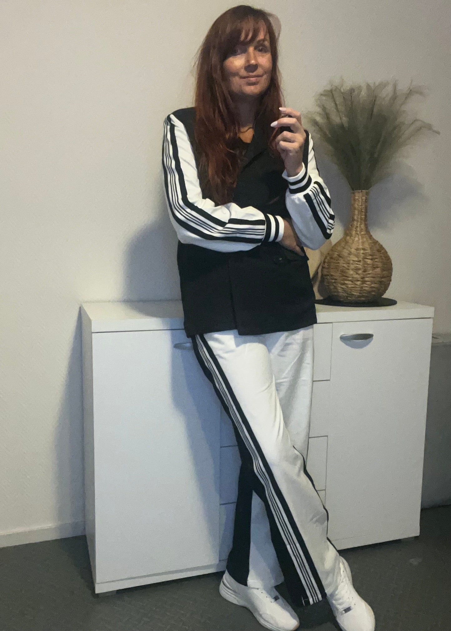 Stoere set in zwart/wit met comfy jasje en broek