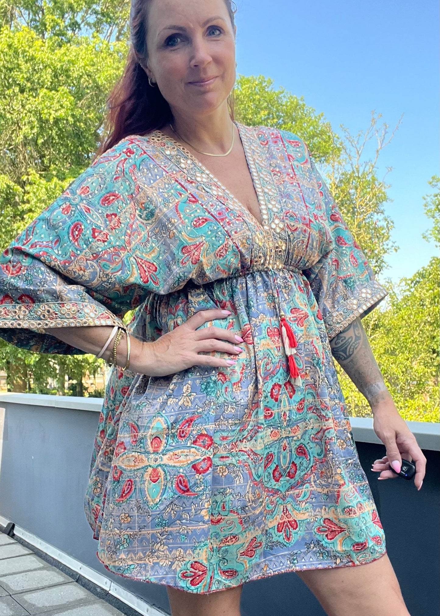 kort kleurrijk zomers damesjurkje van viscose met leuke print