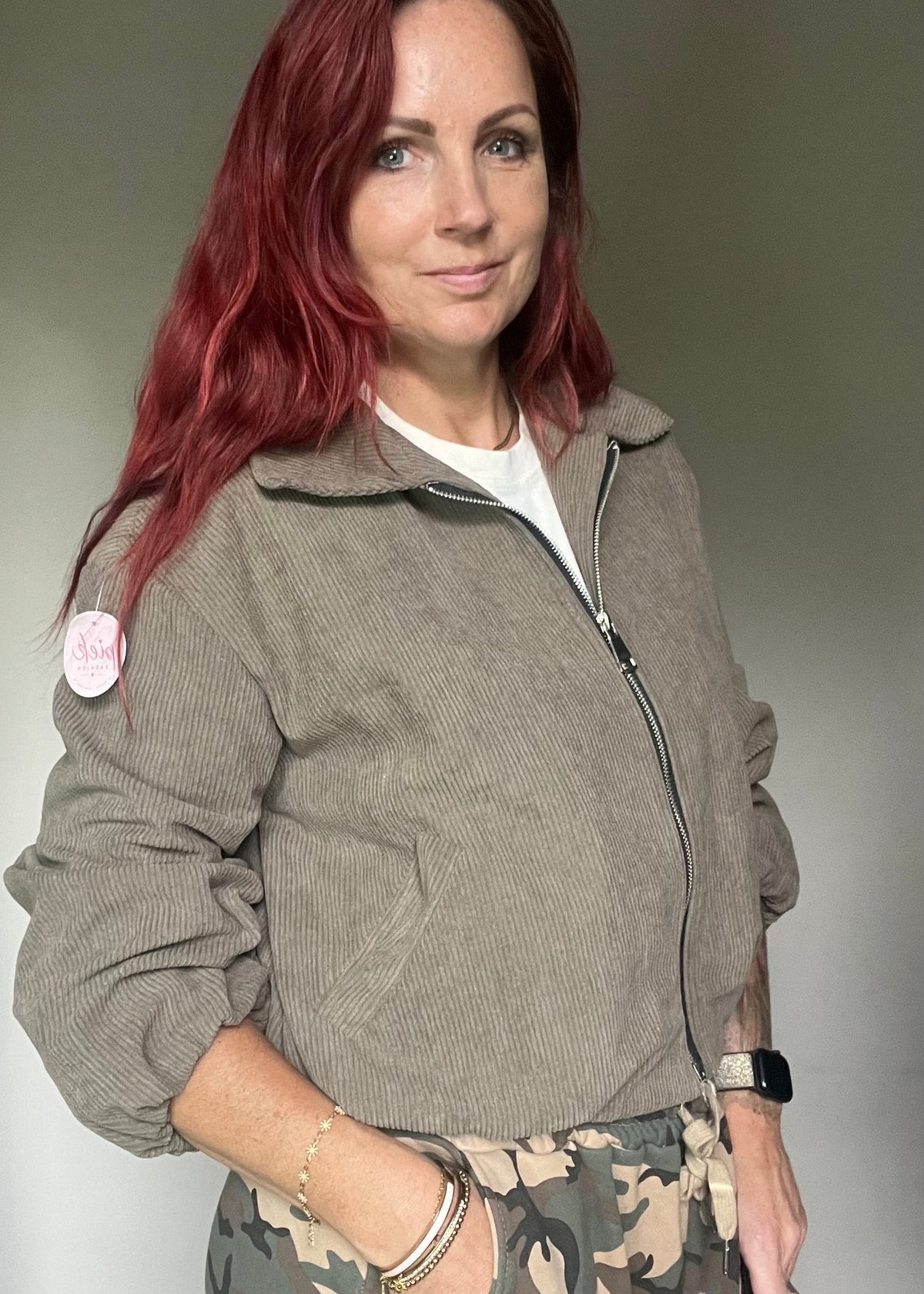 Taupe trendy damesjasje van corduroy met rits en zakken