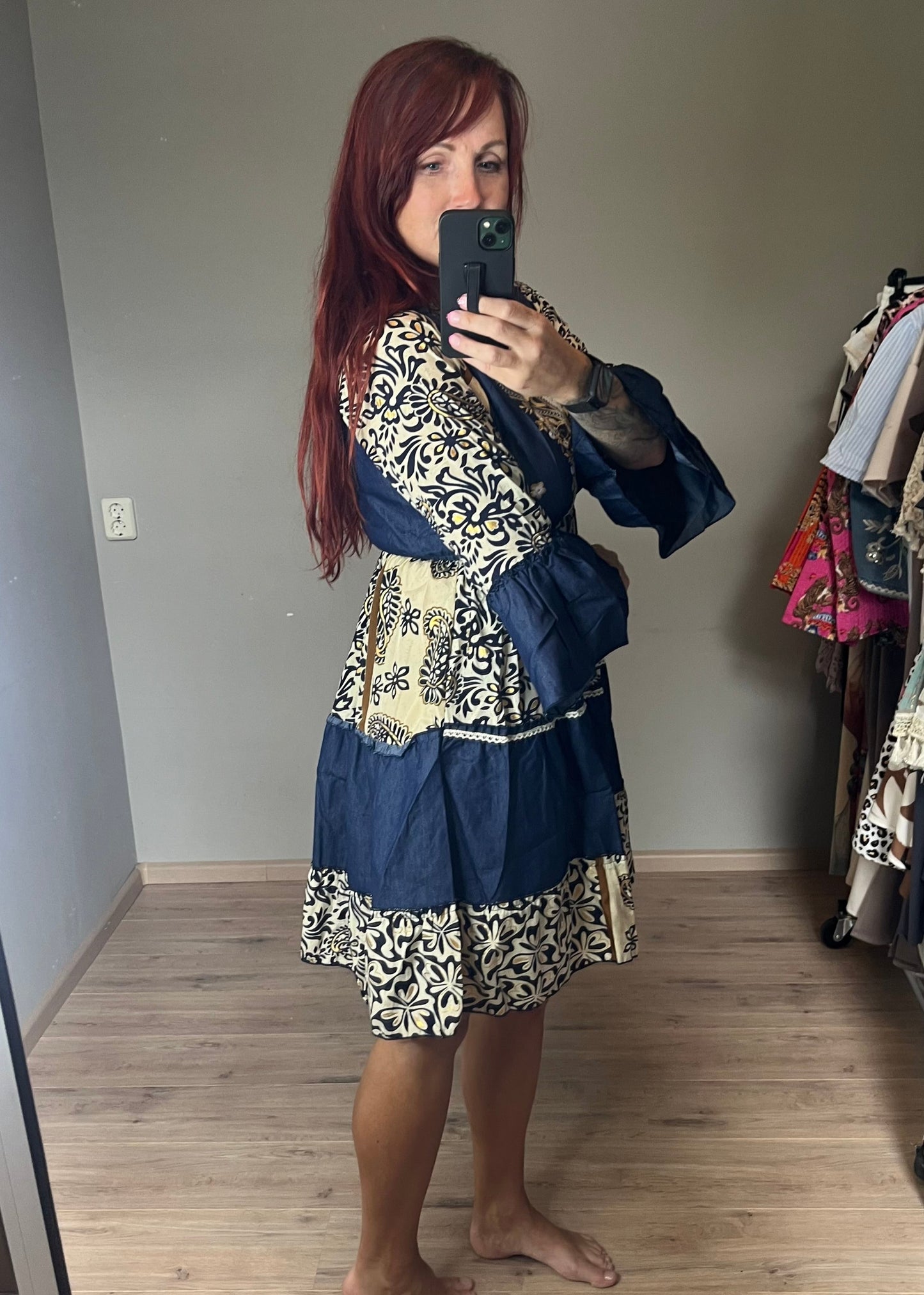 Boho damesjurkje in Ibiza stijl met blauw-beige print, viscose stof, elastiek onder de borst en 3/4 mouwen – one size tot maat 42.