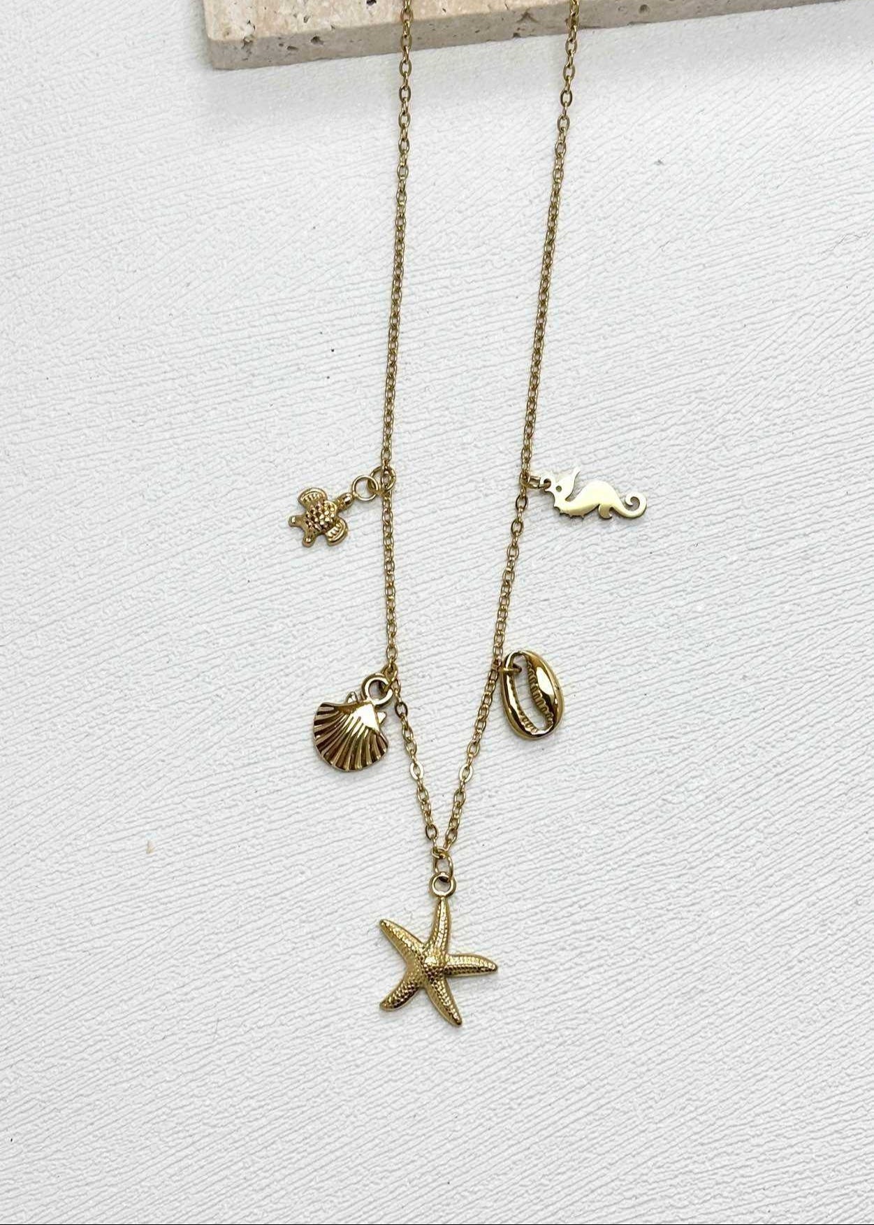 Stainless steel damesketting met beach bedels – schelpen, zeesterren, schildpadjes & meer. Verkleurt niet, waterproof, zomers & trendy.