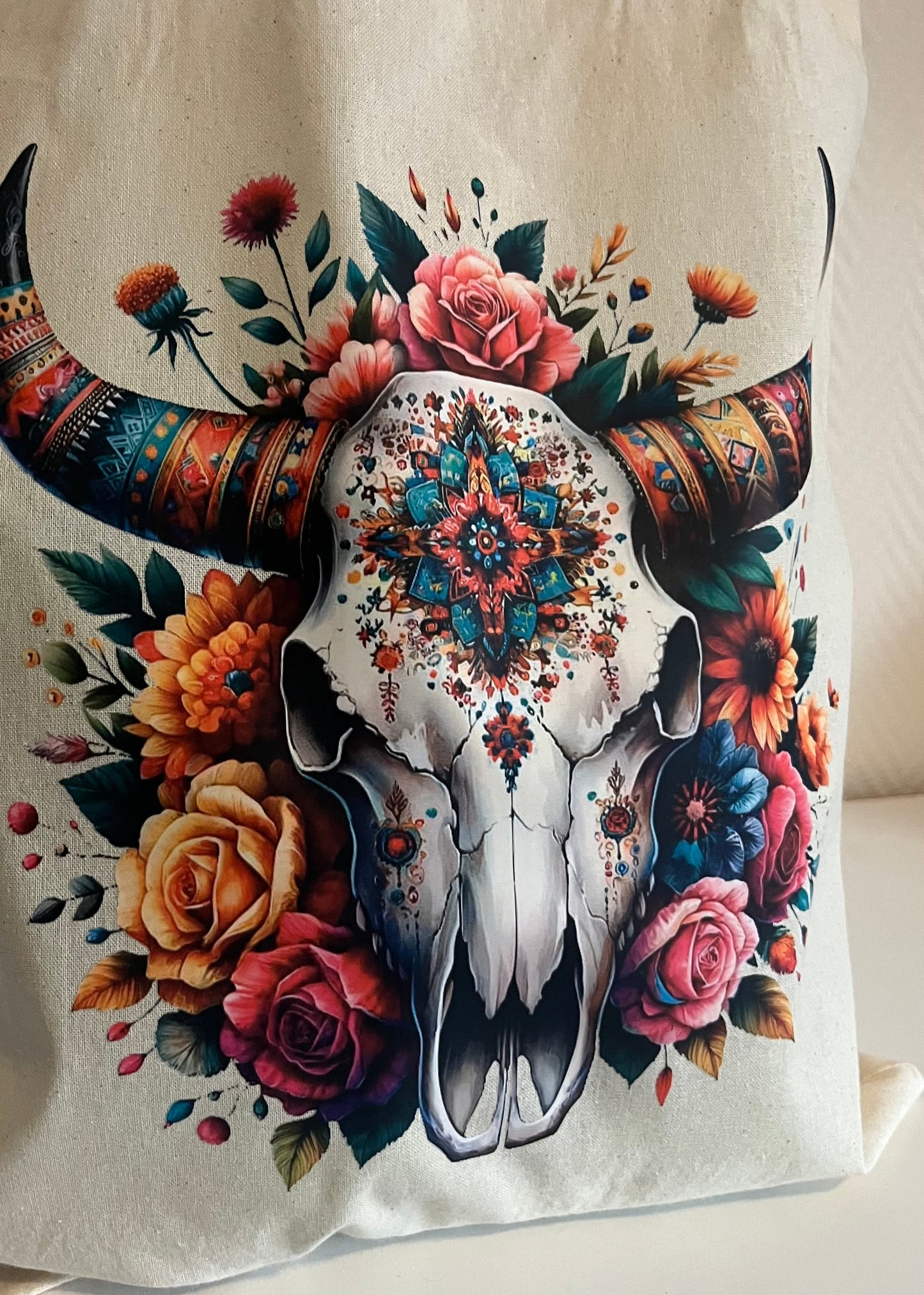 gave opdruk van boho bull op katoenen tas in off white