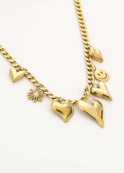 Stainless steel bedelkettingen in goud en zilver. Duurzaam, waterproof en trendy. Elke ketting heeft eigen bedels, mix en match jouw favorieten.