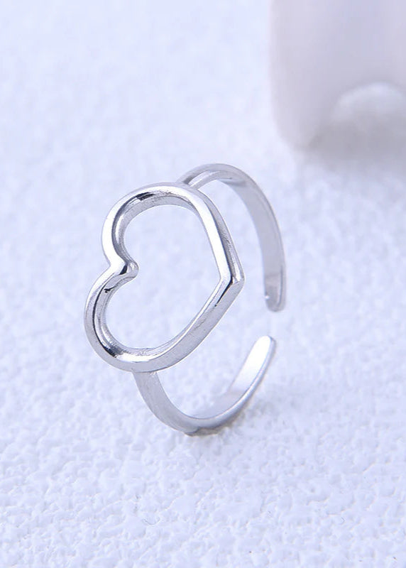 Verstelbare stainless steel ringen in goud en zilver met verschillende designs. Duurzaam, stijlvol en passend voor elke vinger.
