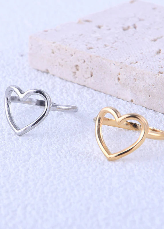 Verstelbare stainless steel ringen in goud en zilver met verschillende designs. Duurzaam, stijlvol en passend voor elke vinger.