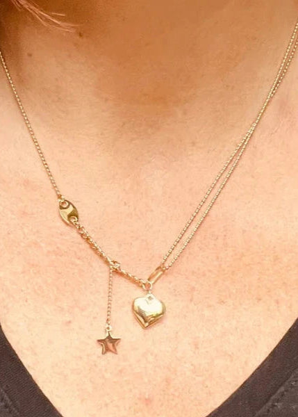 Gouden dubbele ketting van stainless steel met hart- en sterhanger. Subtiel, vrouwelijk en duurzaam.