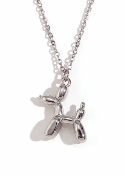 Stainless steel ketting met speelse balloon dog hanger in goud of zilver. Trendy en duurzaam sieraad.