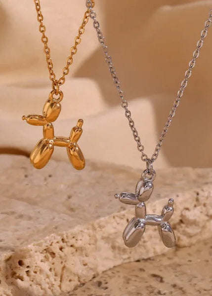 Stainless steel ketting met speelse balloon dog hanger in goud of zilver. Trendy en duurzaam sieraad.