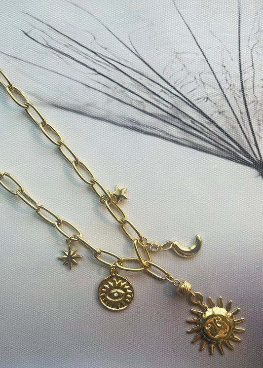 Stainless steel damesketting met hippe bedels. Verkleurt niet, waterproof en trendy voor elke outfit.