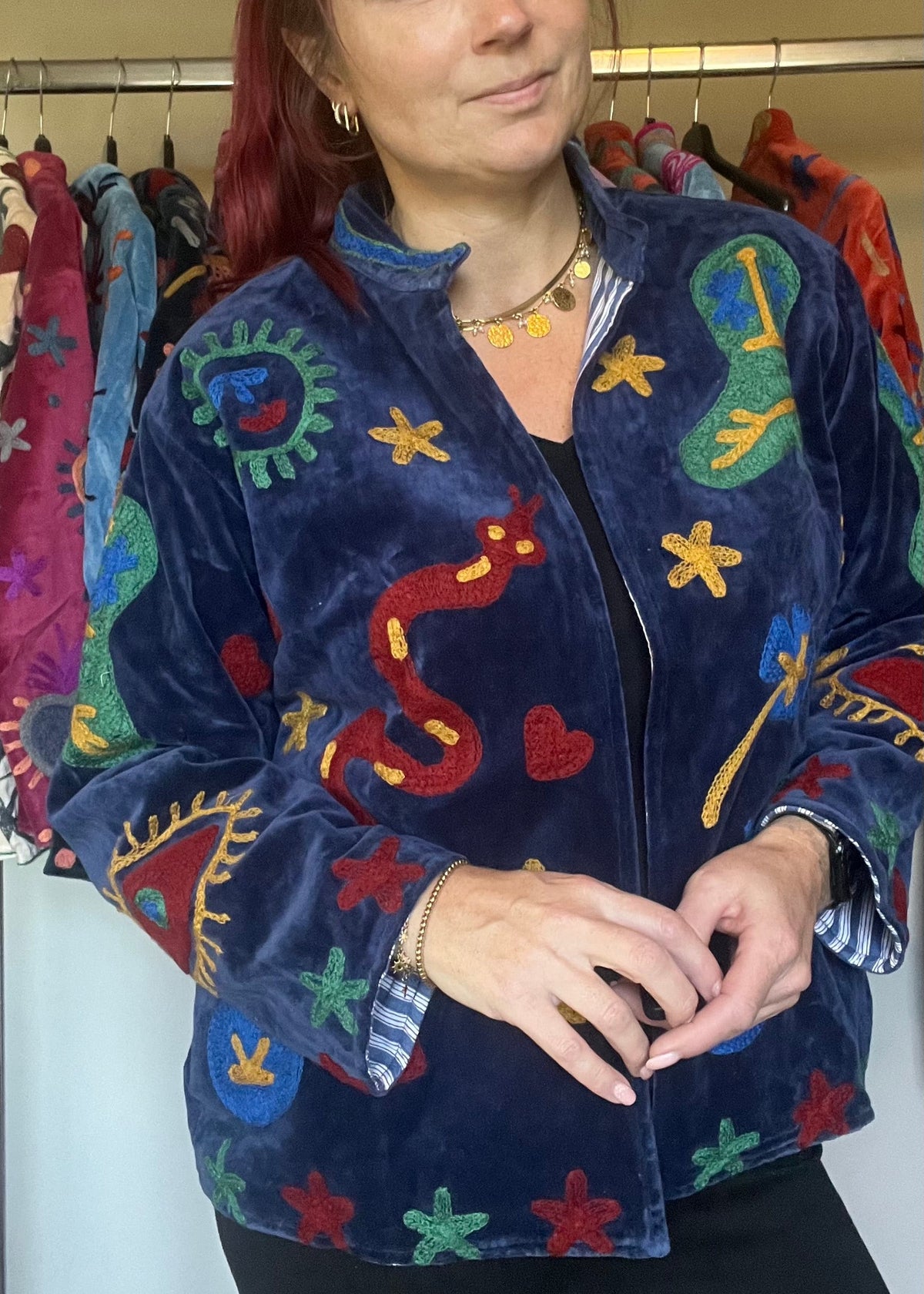 Handgemaakte velvet Suzani jacket uit India met kleurrijk borduurwerk