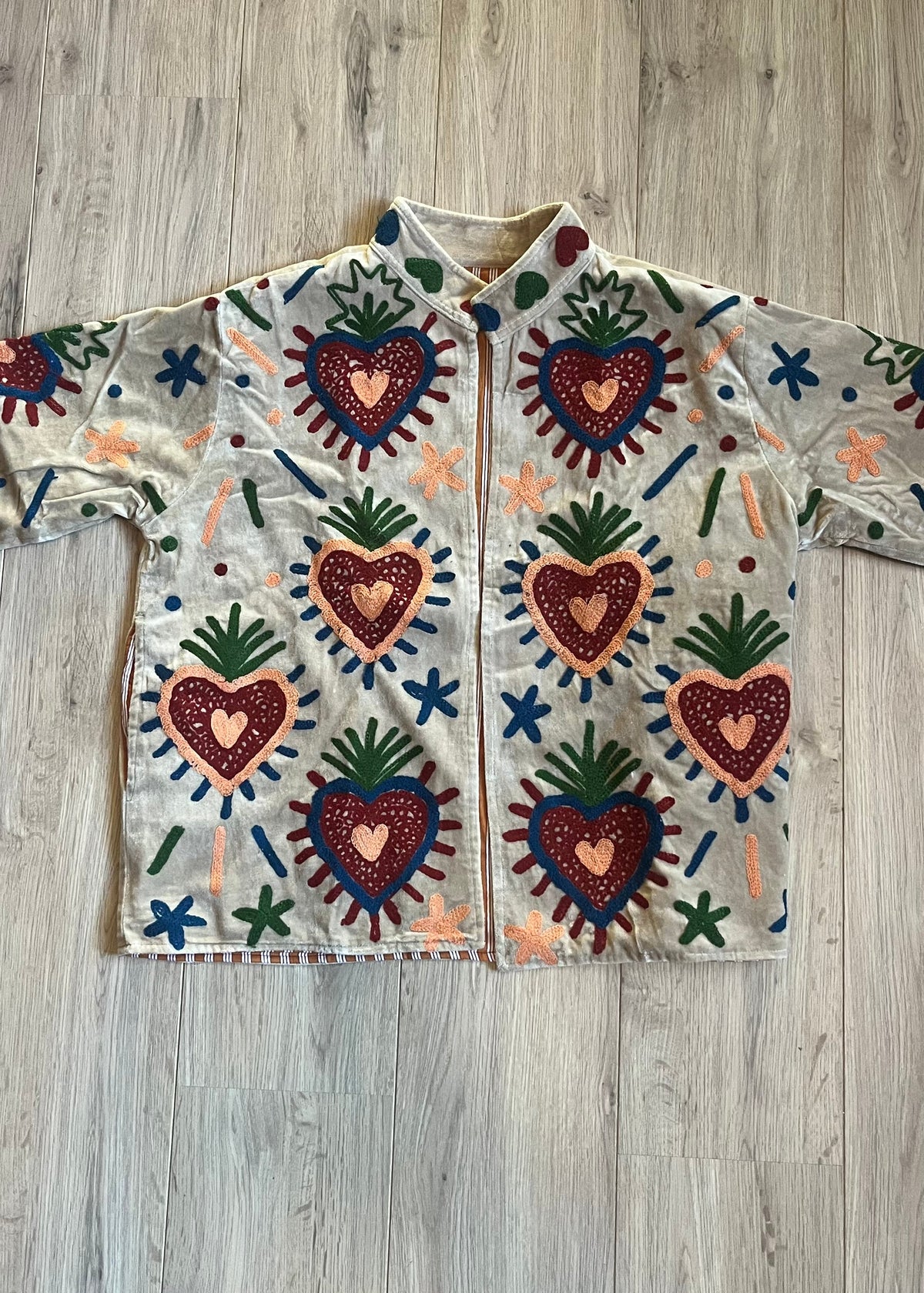 Handgemaakt velvet Suzani jacket in beide voor dames met kleurrijk Indiaas hartjes borduurwerk