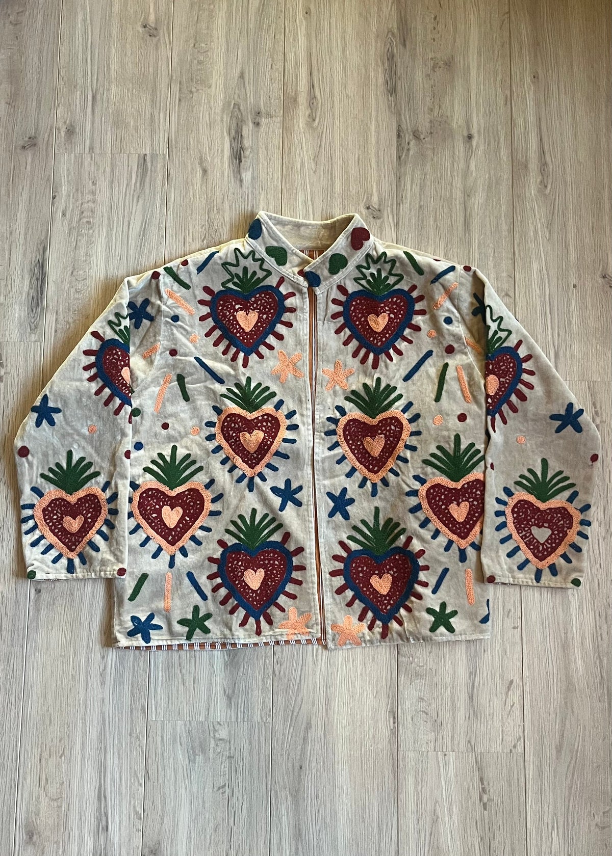 Handgemaakt velvet Suzani jacket in beide voor dames met kleurrijk Indiaas hartjes borduurwerk