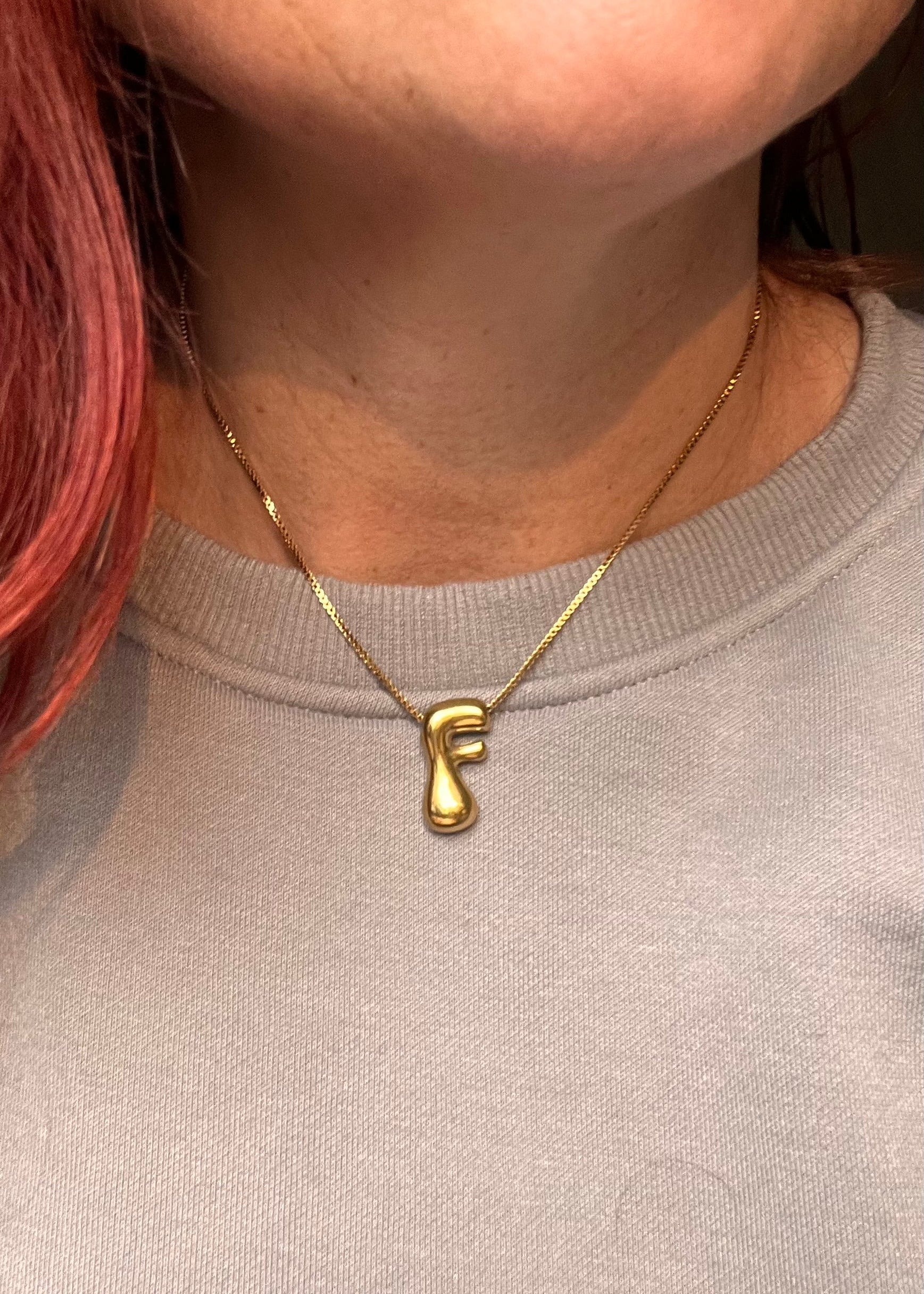 Stainless steel ketting met letter initialen hanger in bubble vorm in goud of zilver van Piek Fashion