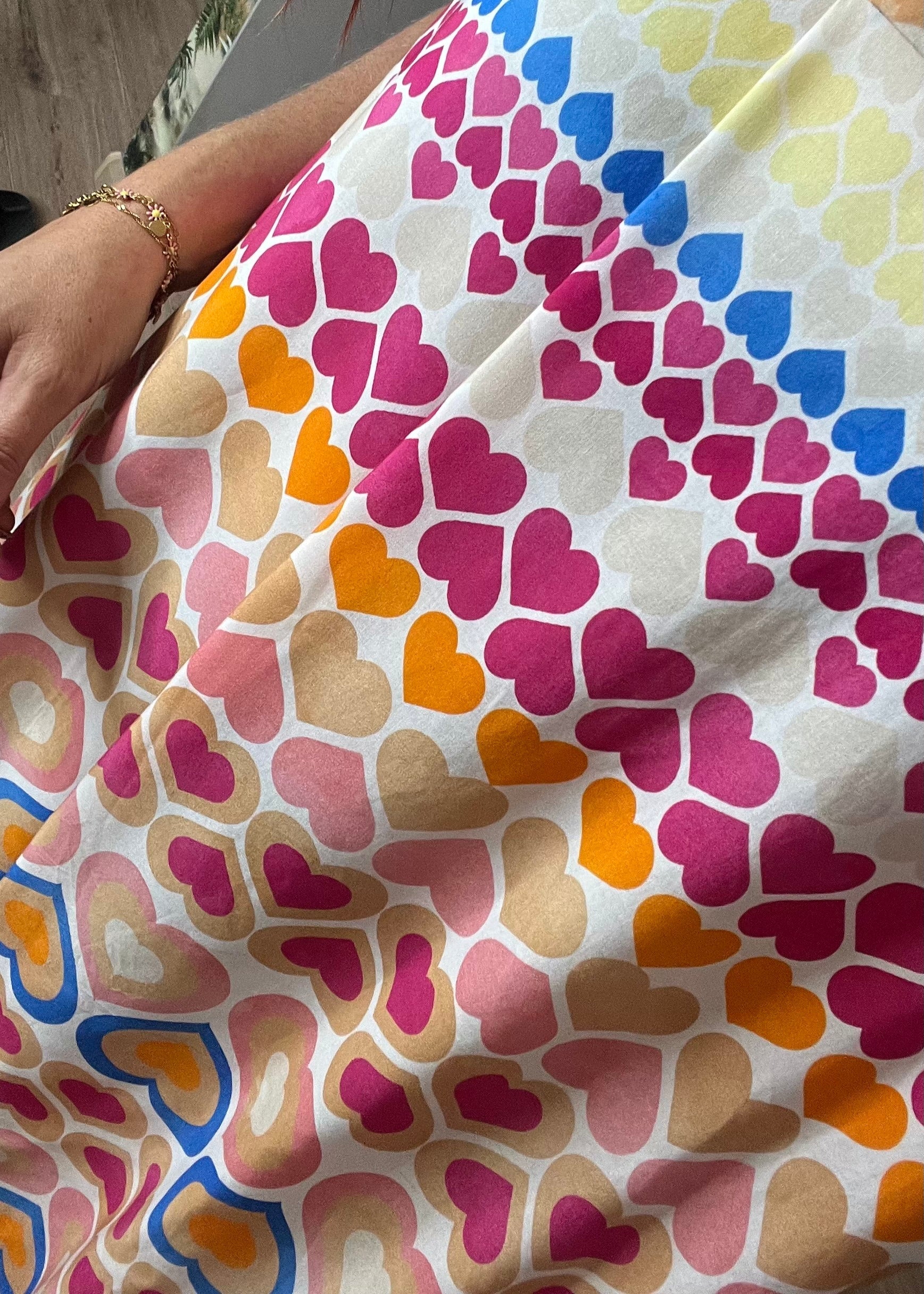 Viscose zomerjurkje met kleurrijke prints, wijd model en one size pasvorm tot maat 44, luchtig en comfortabel.