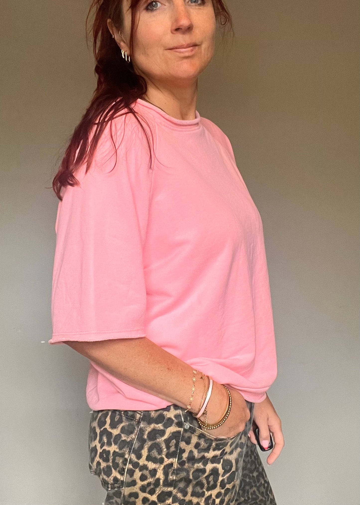 Oversized pastel shirt-trui voor dames van 100% katoen met korte mouwen in roze, geel, oranje en blauw van Piek Fashion