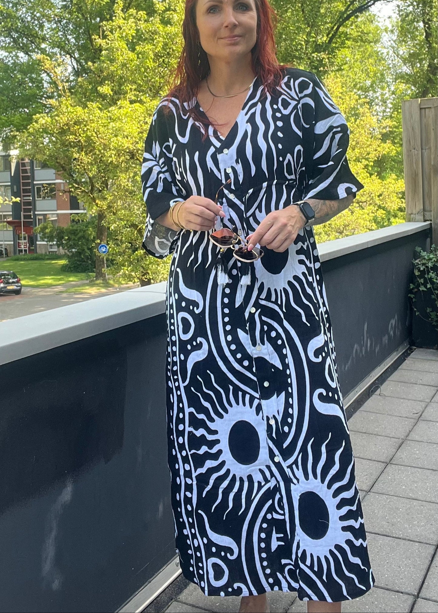 Luchtige katoenen maxi jurk met print voor dames in groen, beige en zwart | Piek Fashion