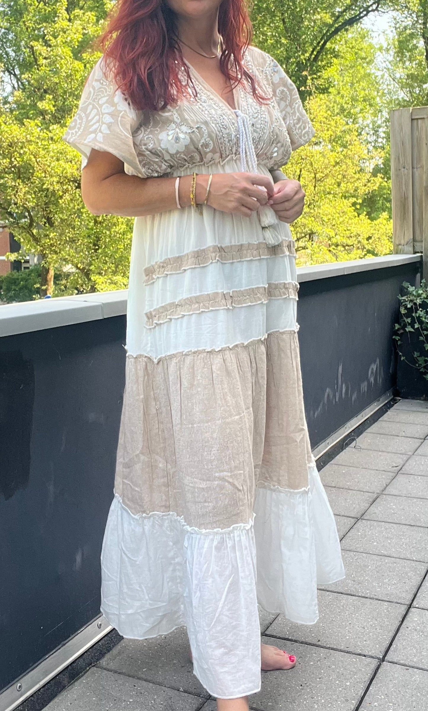 Bohemian maxi jurk van 100% katoen met borduursels, pailletten en onderjurkje voor dames | Piek Fashion
