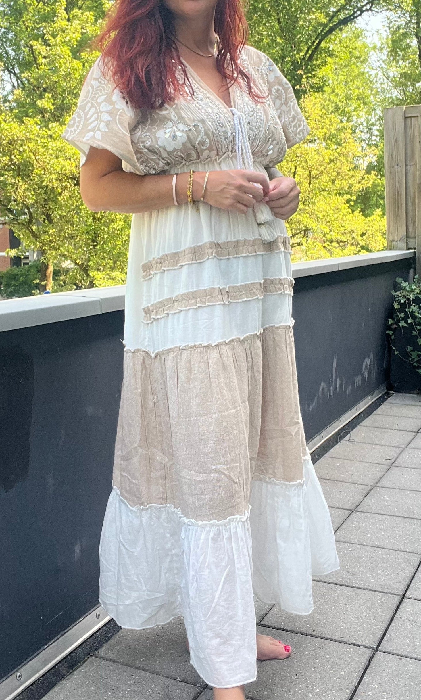 Bohemian maxi jurk van 100% katoen met borduursels, pailletten en onderjurkje voor dames | Piek Fashion