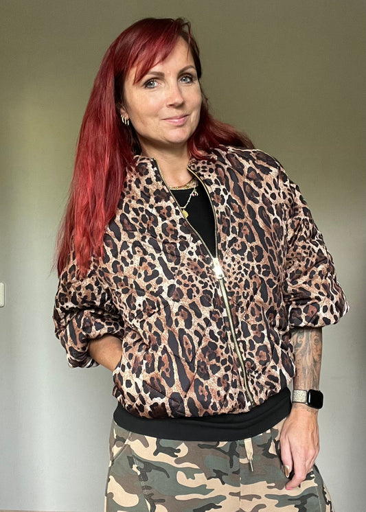 Panterprint bomberjack dames met 3/4 pofmouwen