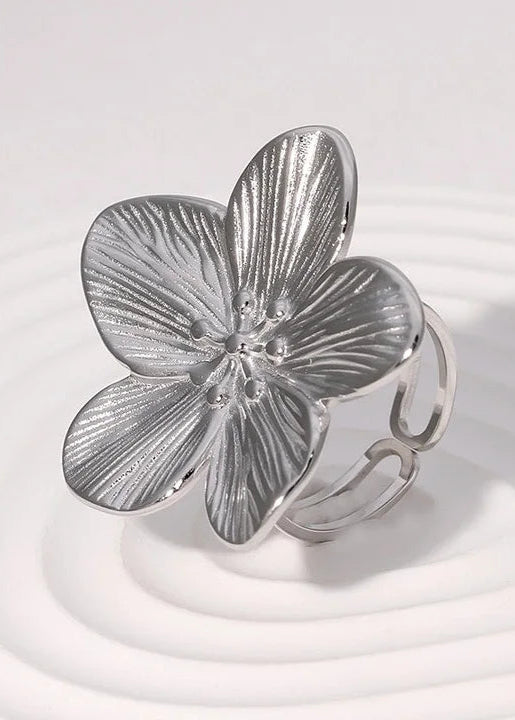 Verstelbare stainless steel ringen in goud en zilver met verschillende designs. Duurzaam, stijlvol en passend voor elke vinger.