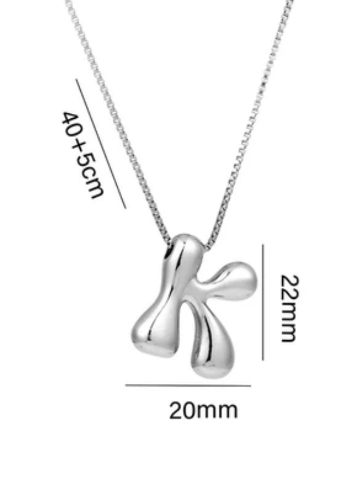Stainless steel ketting met letter initialen hanger in bubble vorm in goud of zilver van Piek Fashion