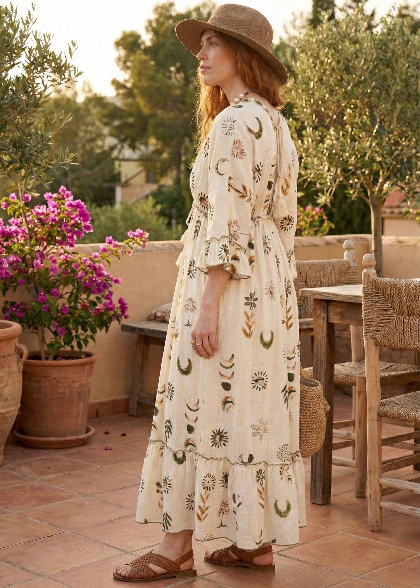 Lange beige dames jurk met print en driekwart mouwen van Piek Fashion