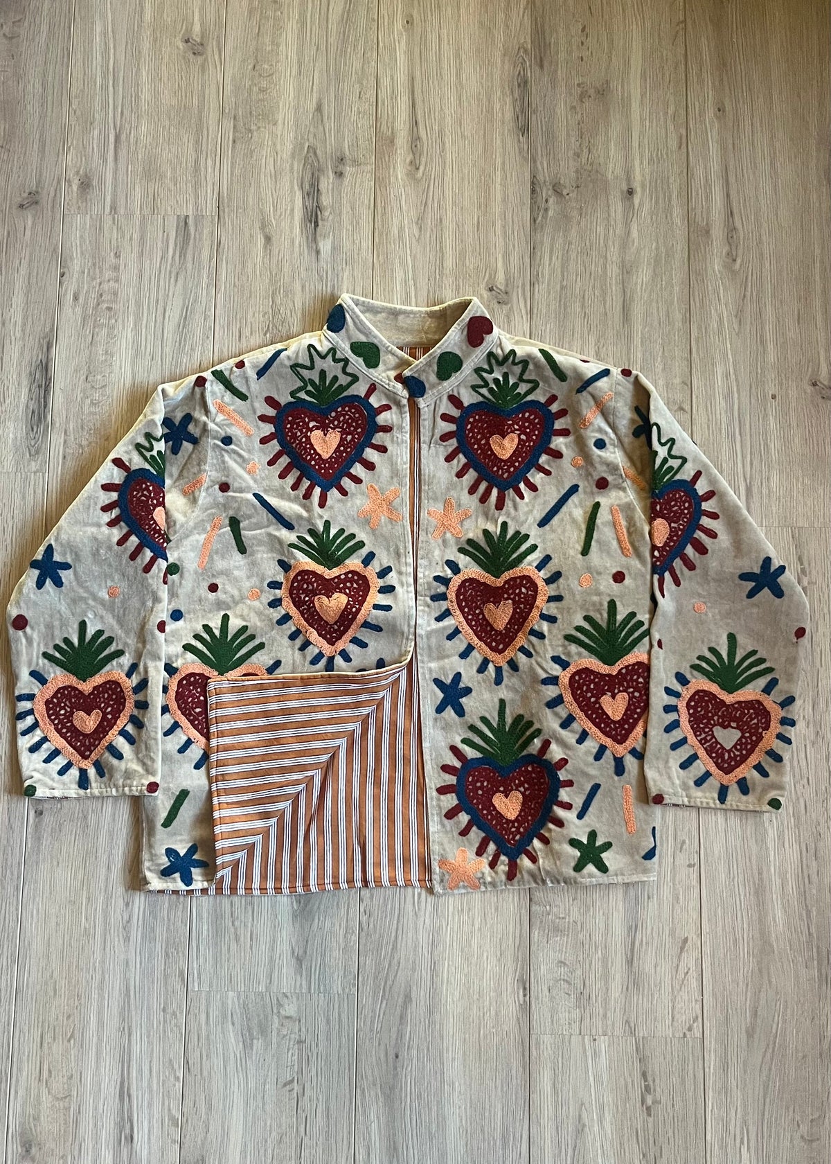 Handgemaakt velvet Suzani jacket in beide voor dames met kleurrijk Indiaas hartjes borduurwerk