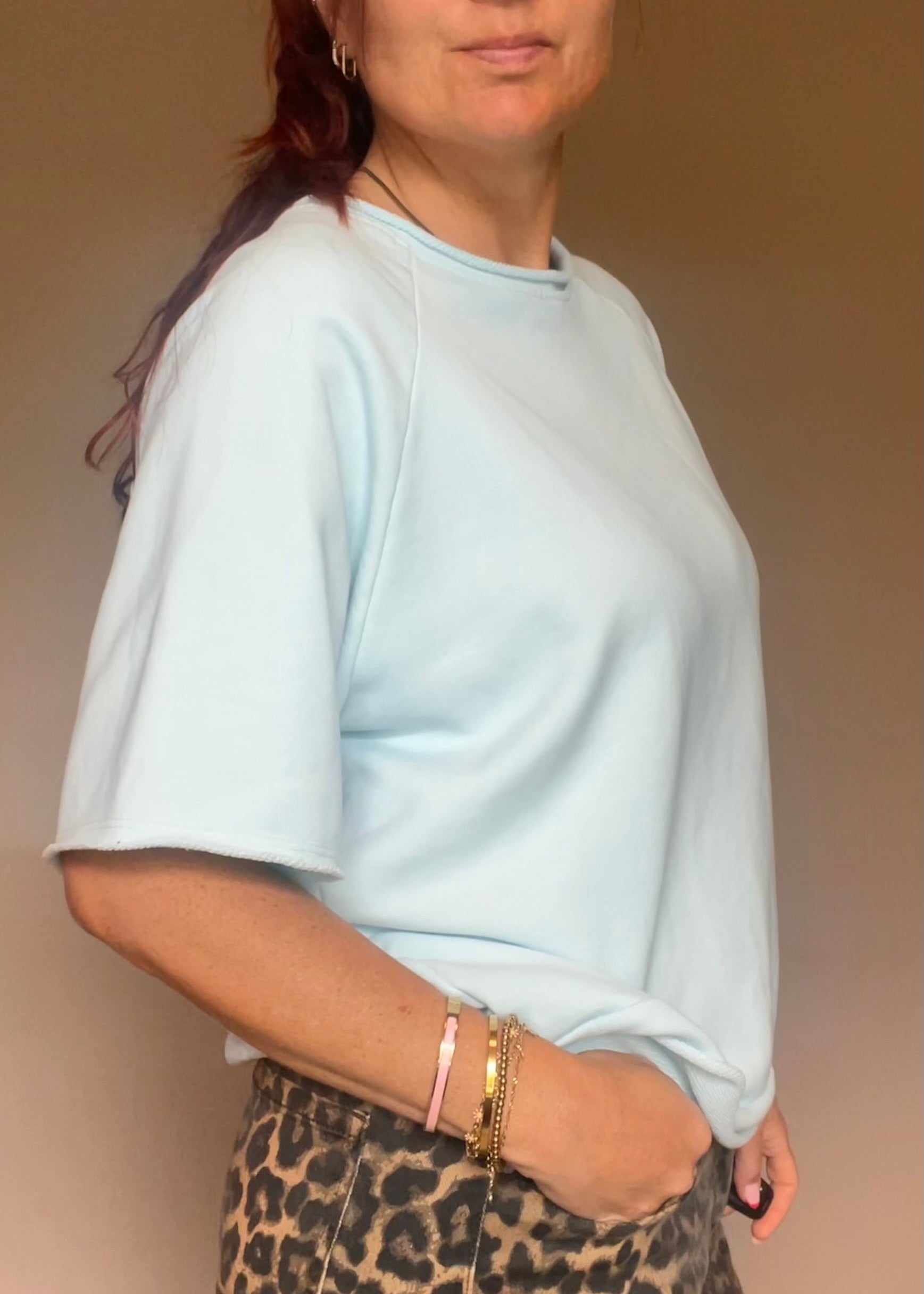Oversized pastel shirt-trui voor dames van 100% katoen met korte mouwen in roze, geel, oranje en blauw van Piek Fashion