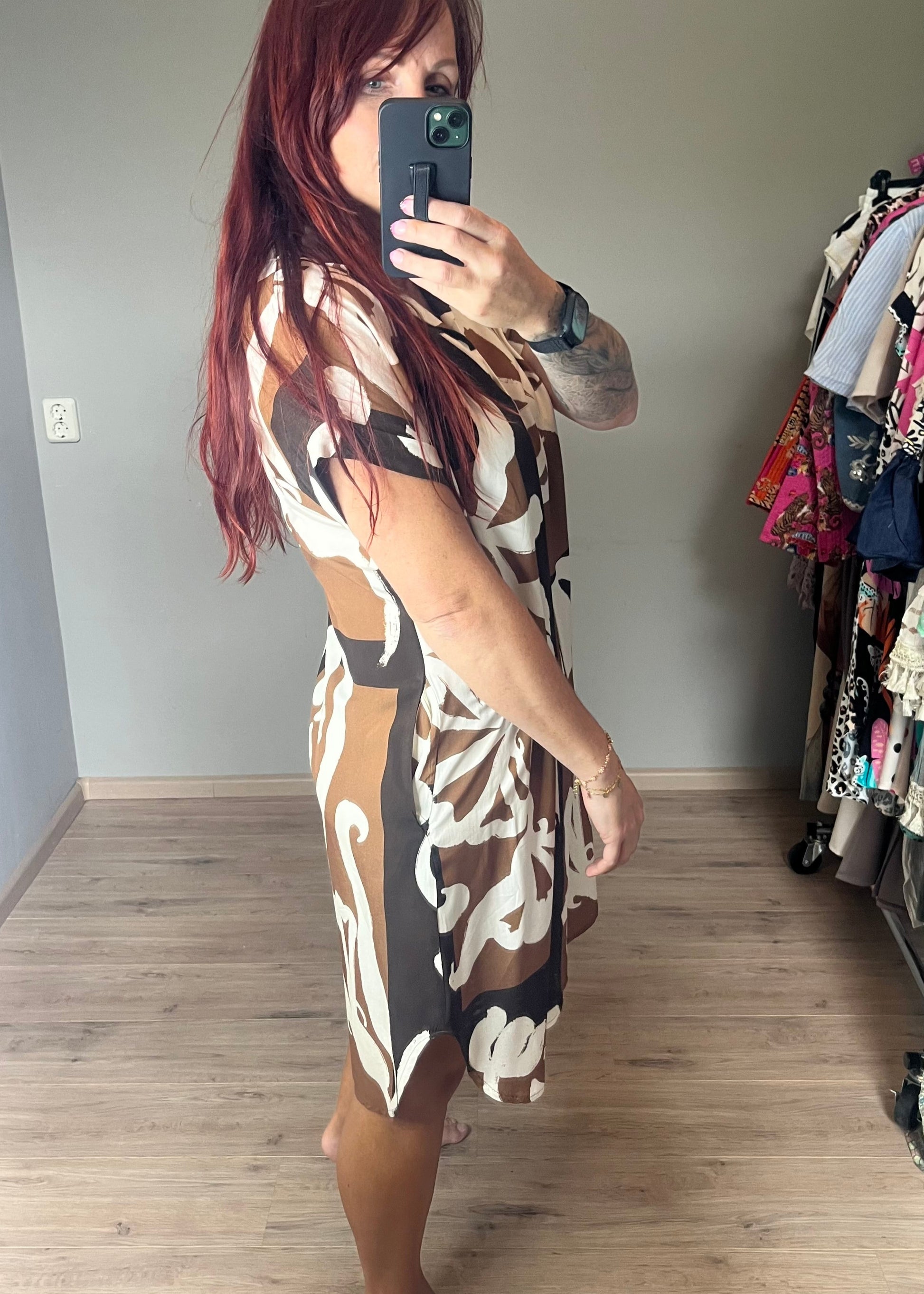 Viscose zomerjurkje met kleurrijke prints, wijd model en one size pasvorm tot maat 44, luchtig en comfortabel.