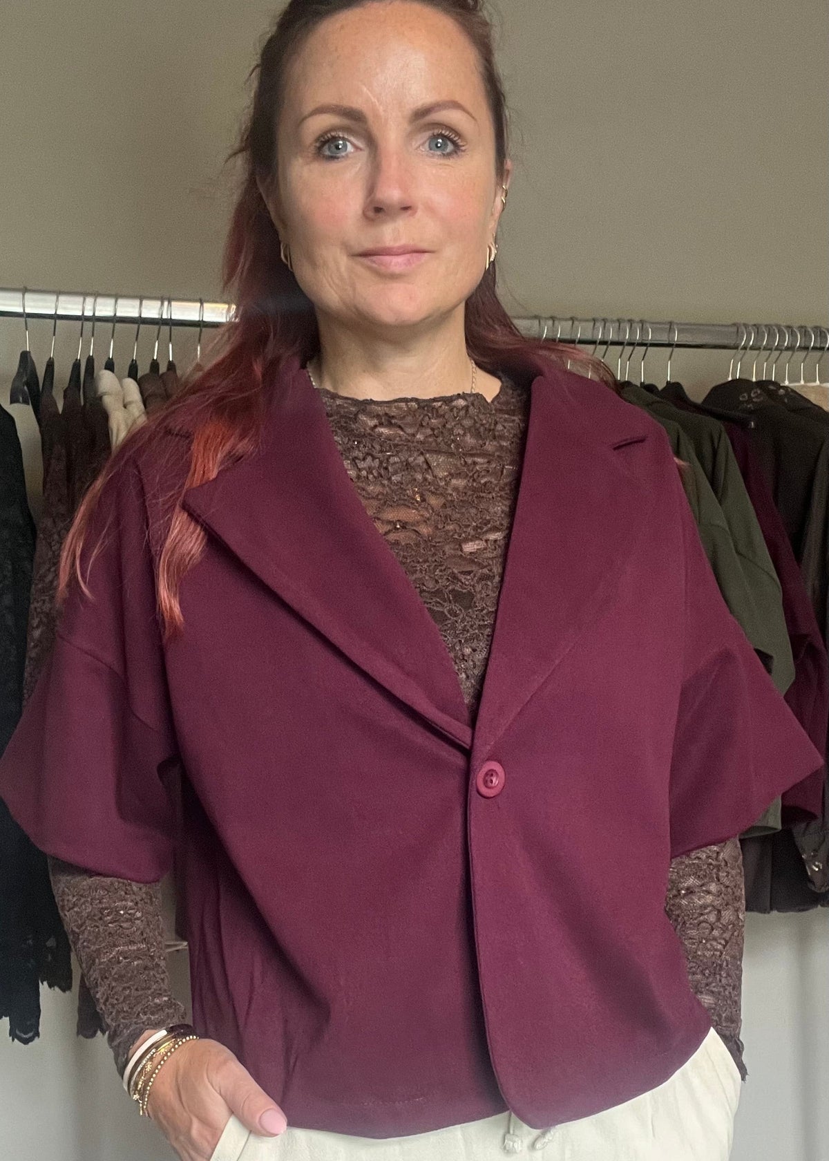 Aubergine donkerrood oversized damesjasje met 3/4 mouwen