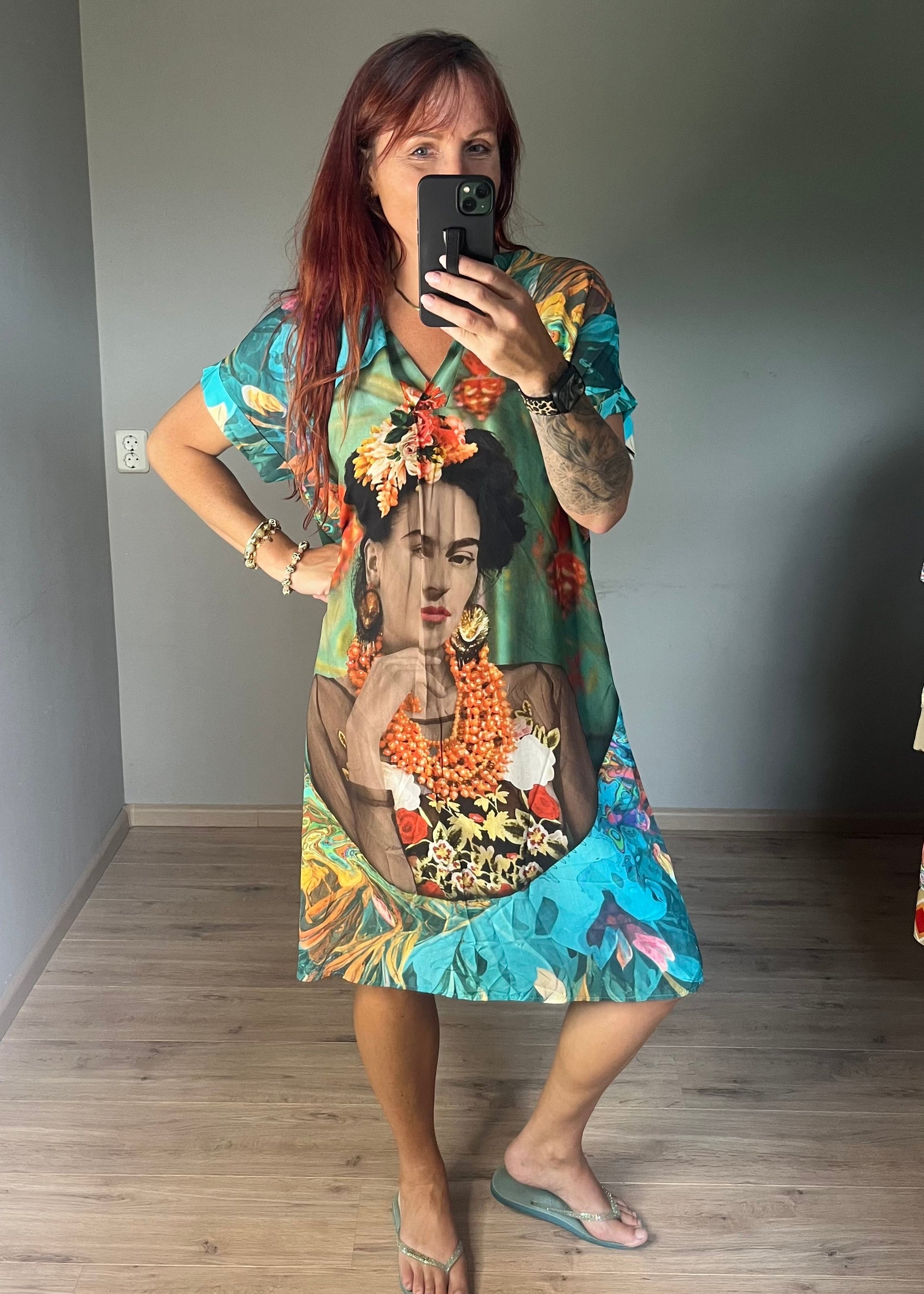 Viscose zomerjurkje met kleurrijke prints, wijd model en one size pasvorm tot maat 44, luchtig en comfortabel.