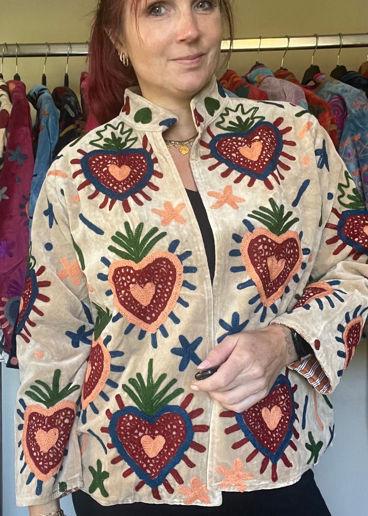 Handgemaakt velvet Suzani jacket voor dames met kleurrijk Indiaas borduurwerk