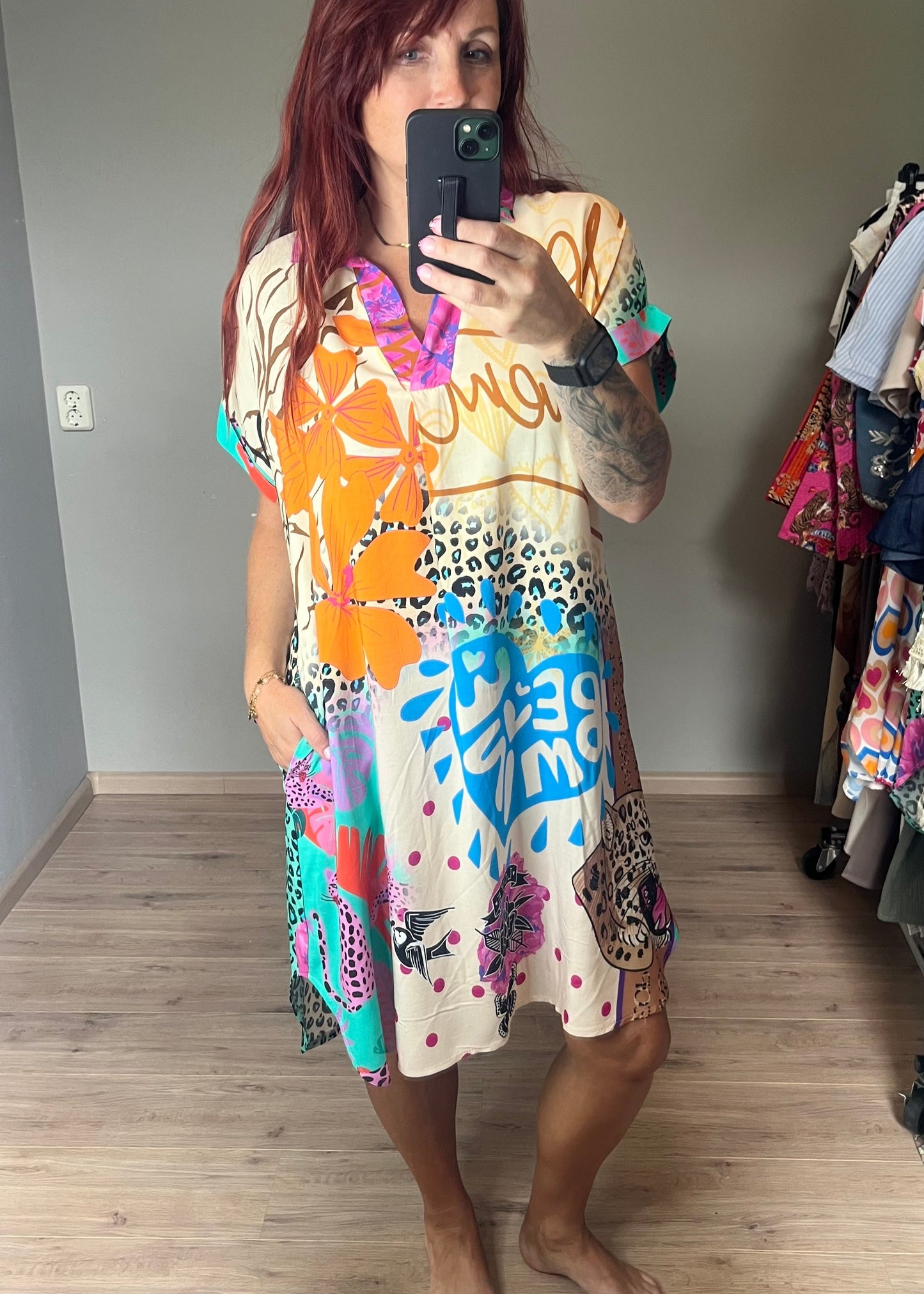 Viscose zomerjurkje met kleurrijke prints, wijd model en one size pasvorm tot maat 44, luchtig en comfortabel.