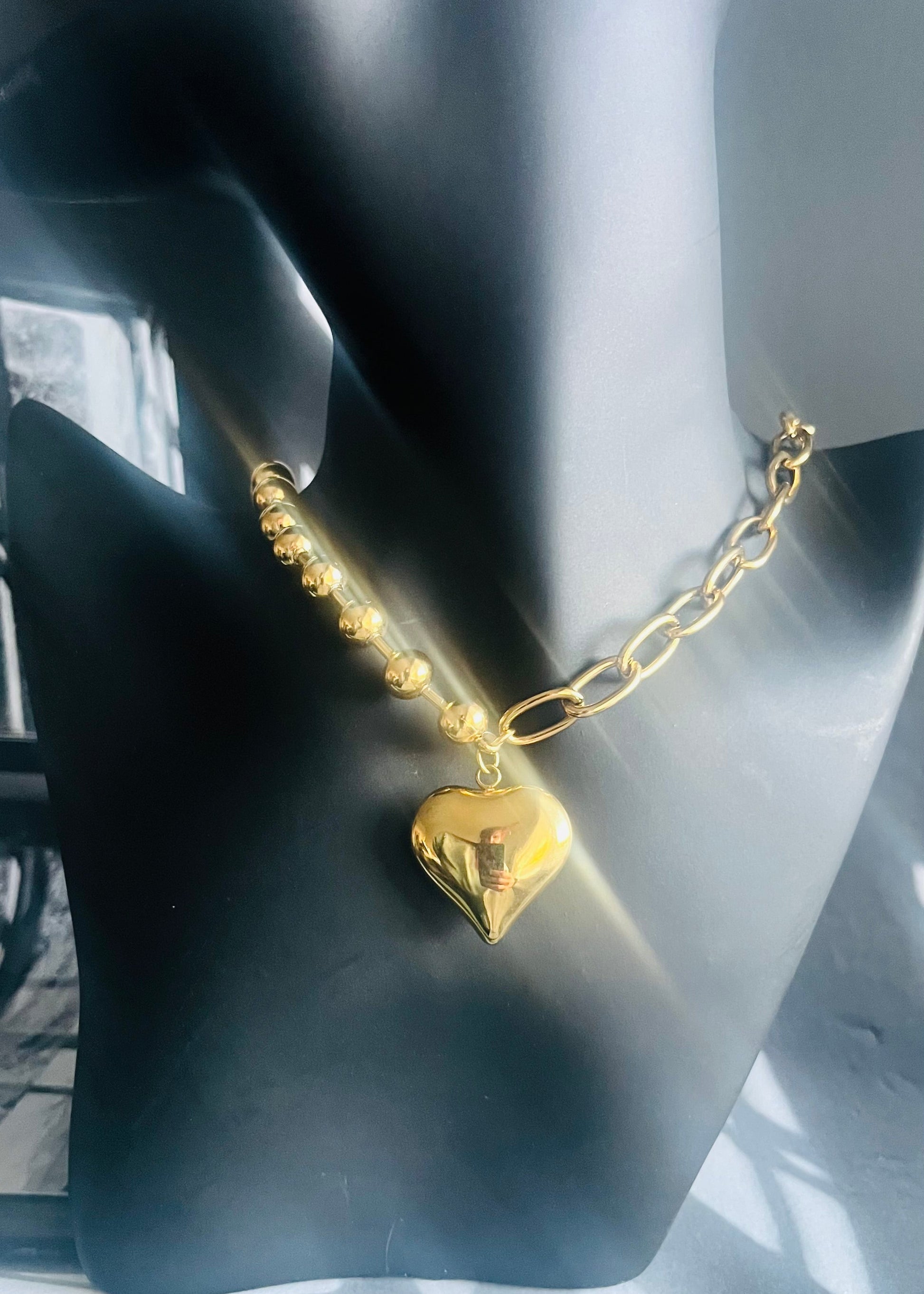 Shop stijlvolle stainless steel kettingen met hanger bij Piek Fashion. Duurzaam, verkleurt niet en perfect te combineren. Tijdloze sieraden voor elke outfit.