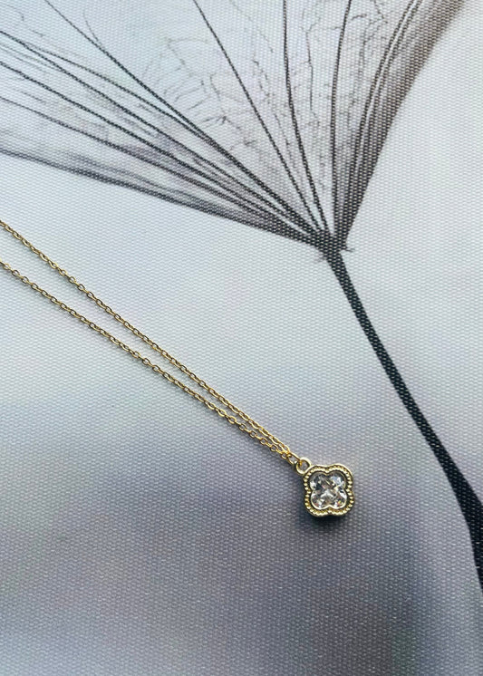 Shop stijlvolle stainless steel kettingen met hanger bij Piek Fashion. Duurzaam, verkleurt niet en perfect te combineren. Tijdloze sieraden voor elke outfit.