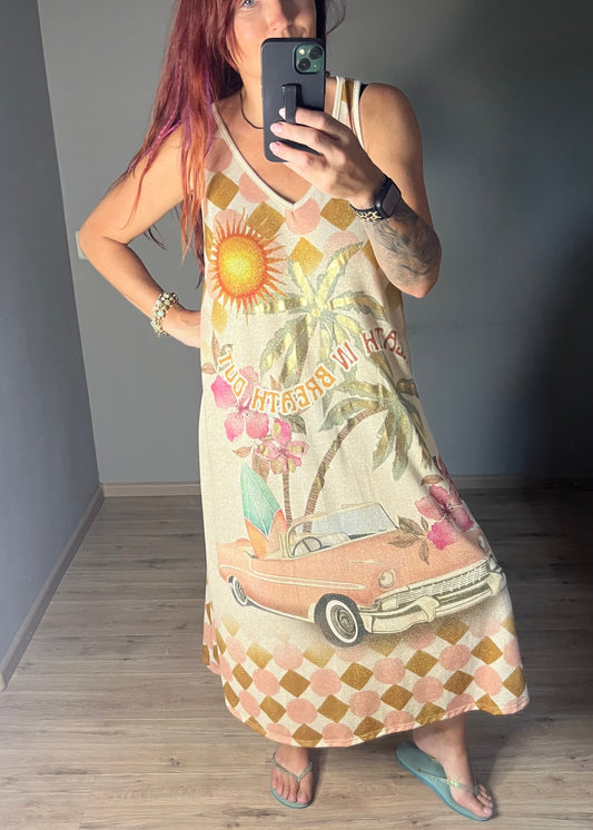 Schitterende lurex jurk met een glossy  print. Shine op elke gelegenheid met glansjurk draagbaar tot 44
