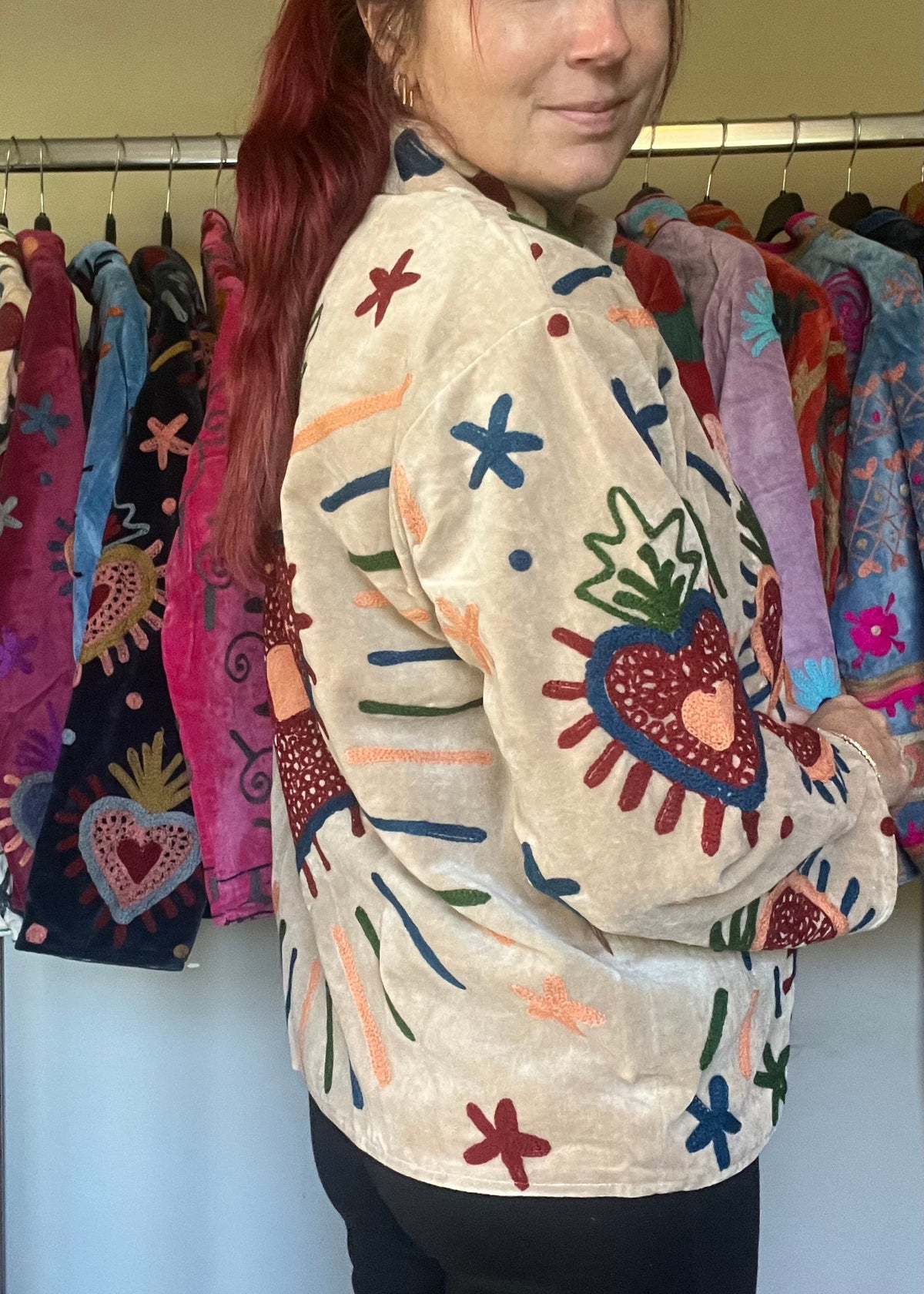 Handgemaakt velvet Suzani jacket in beide voor dames met kleurrijk Indiaas hartjes borduurwerk