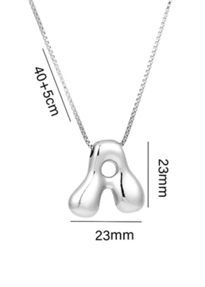 Stainless steel ketting met letter initialen hanger in bubble vorm in goud of zilver van Piek Fashion