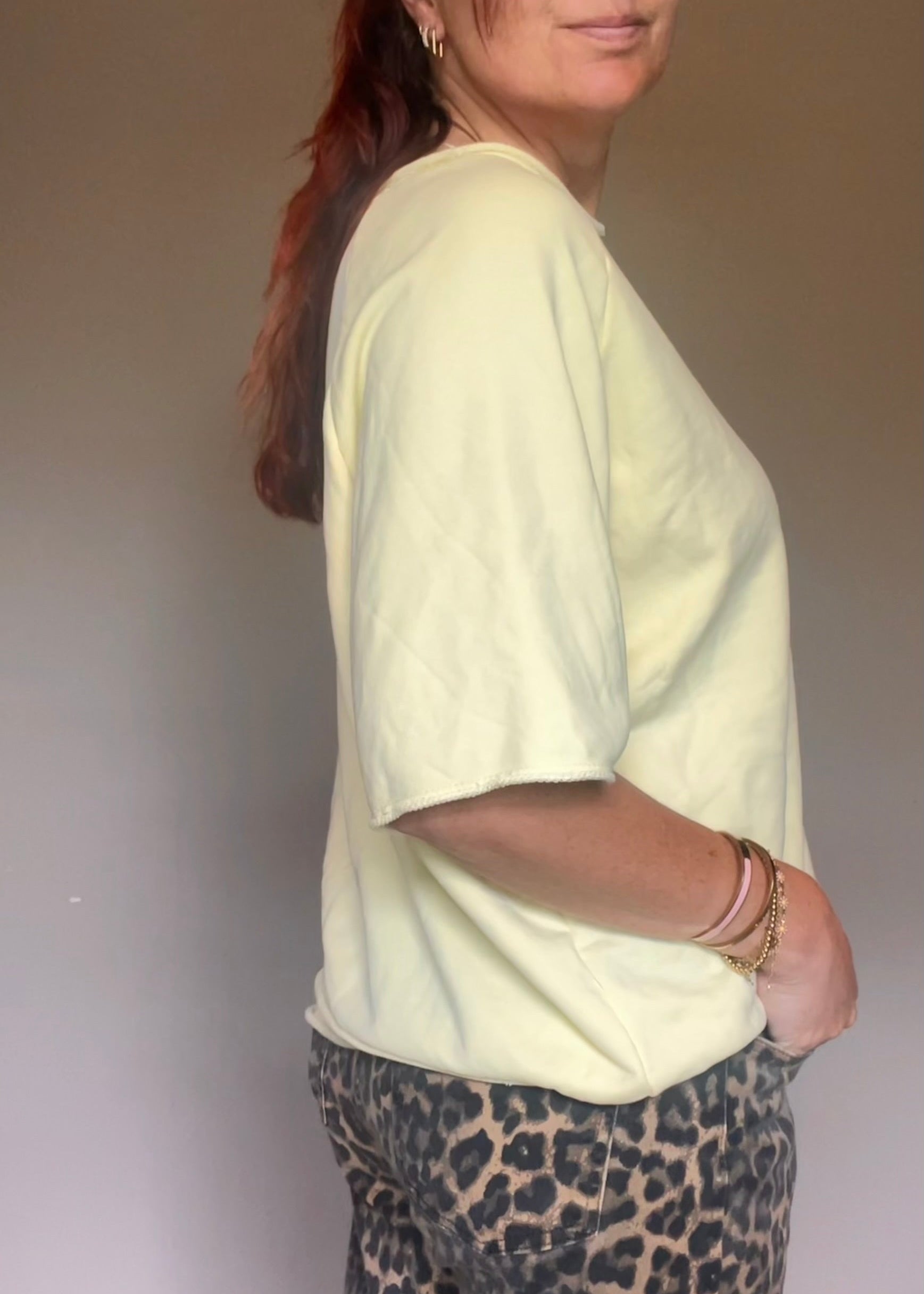 Oversized pastel shirt-trui voor dames van 100% katoen met korte mouwen in roze, geel, oranje en blauw van Piek Fashion