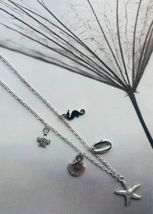 Stainless steel damesketting met beach bedels – schelpen, zeesterren, schildpadjes & meer. Verkleurt niet, waterproof, zomers & trendy.