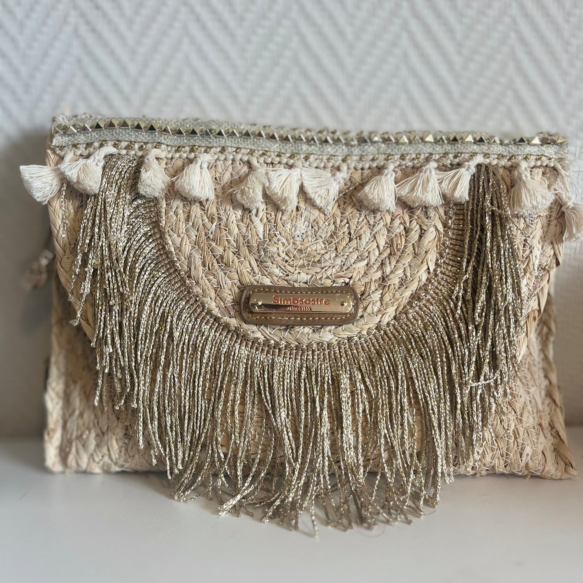 gold fringe clutch met gouden franjes in ibiza look