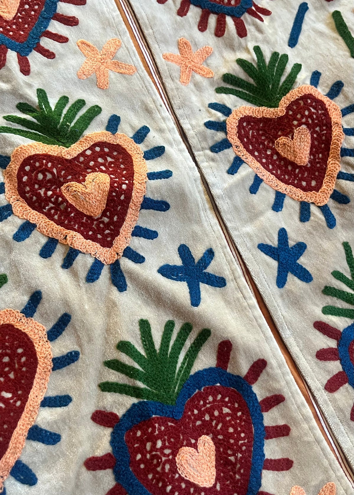 Handgemaakt velvet Suzani jacket in beide voor dames met kleurrijk Indiaas hartjes borduurwerk