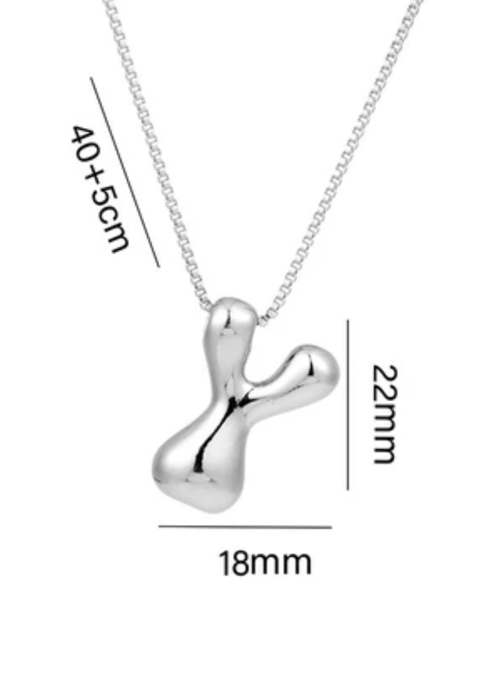 Stainless steel ketting met letter initialen hanger in bubble vorm in goud of zilver van Piek Fashion