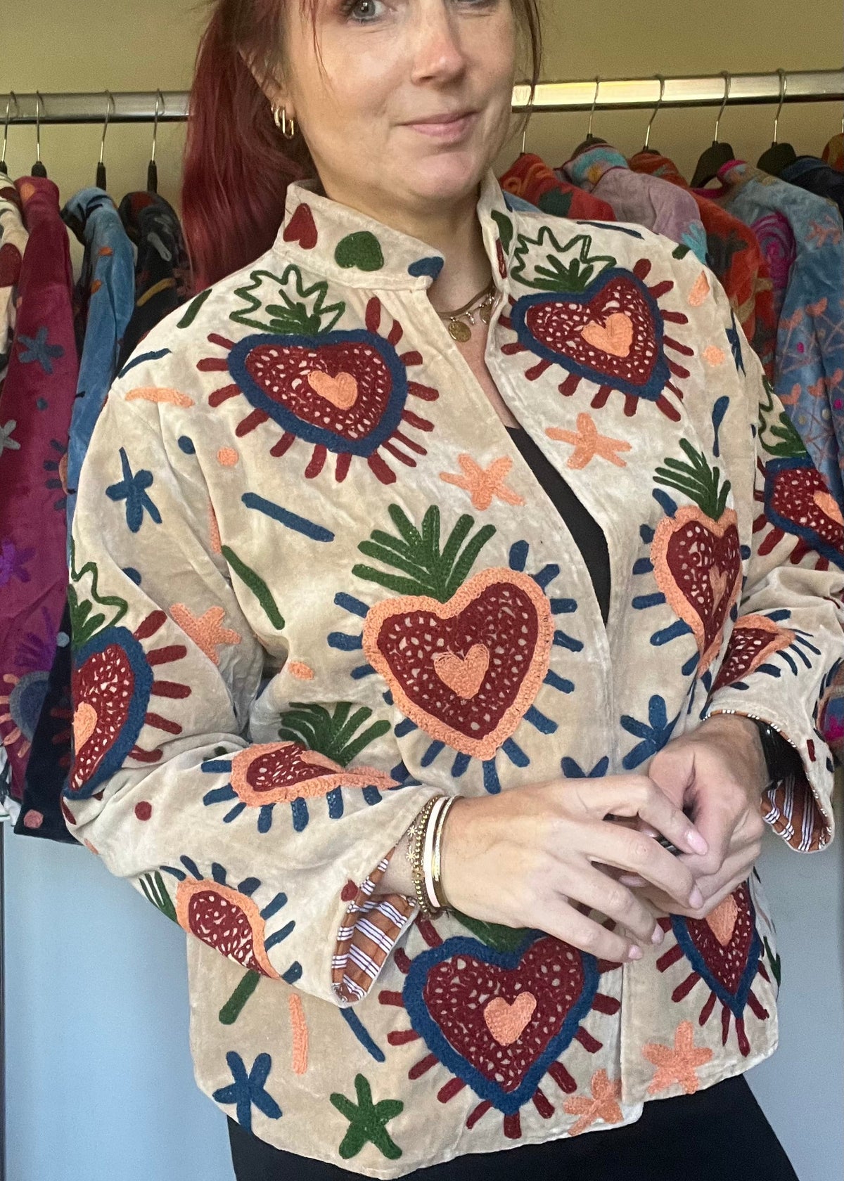 Handgemaakt velvet Suzani jacket voor dames met kleurrijk Indiaas borduurwerk